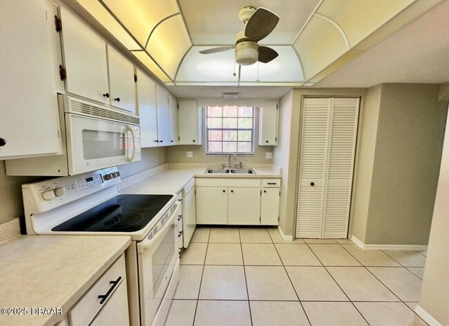 Foto del edificio - 2250 S Palmetto Ave