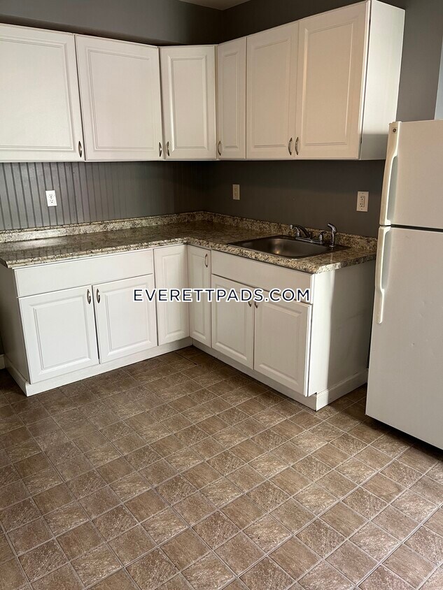 138 Vernal St Unit 2L, Everett, MA 02149 Room for Rent in Everett, MA