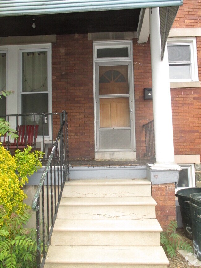 Building Photo - 902 W 37th St