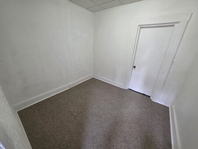 Foto del edificio - 50 E Main St