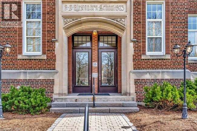 Building Photo - 35 Alexandra Ave