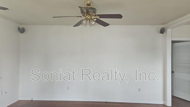 Foto del edificio - 4427 Ware Ave