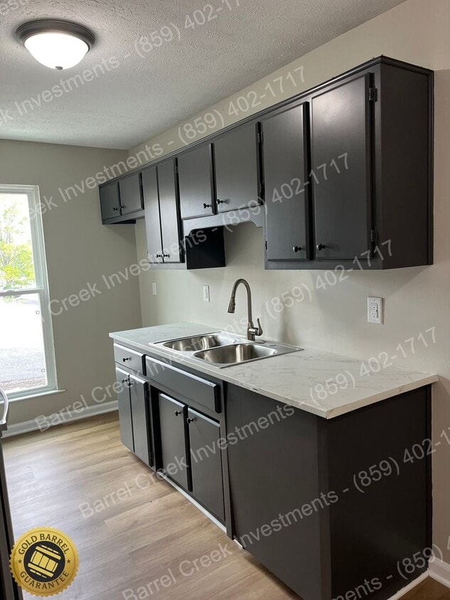 Foto principal - 2-Bed 1.5-Bath Townhome