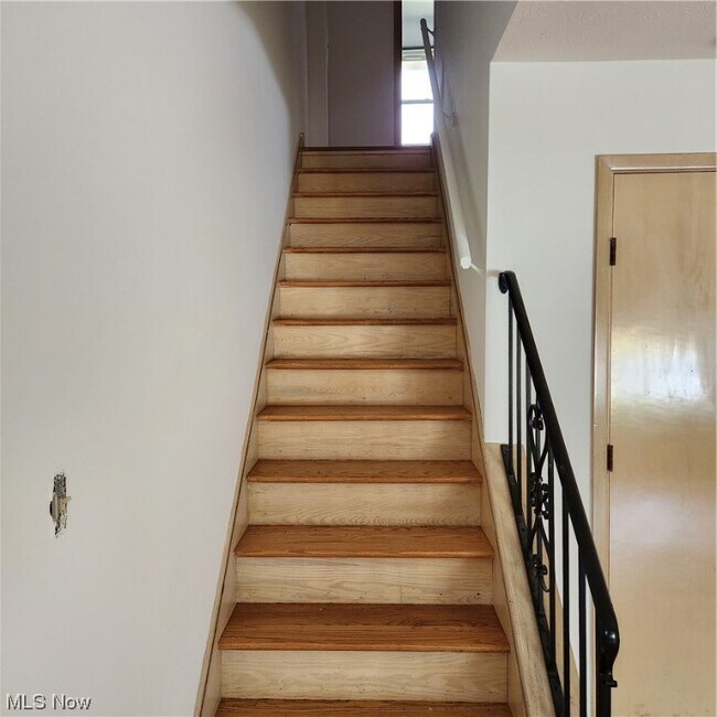Foto del edificio - 1215-1217 Bonnie Ln