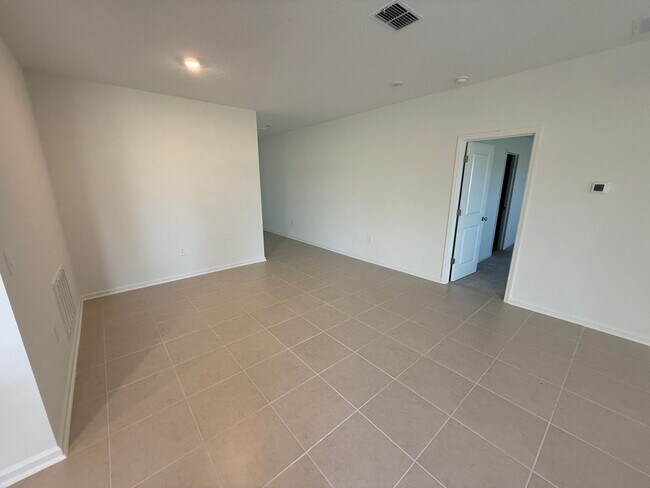 Foto del edificio - HAINES CITY: 3 Bed/2 Bath/2 Car Garage SFH...