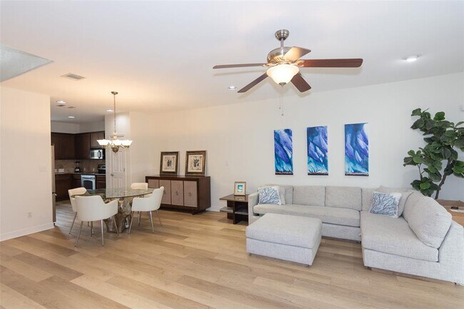Building Photo - 1301 Delsie Dr