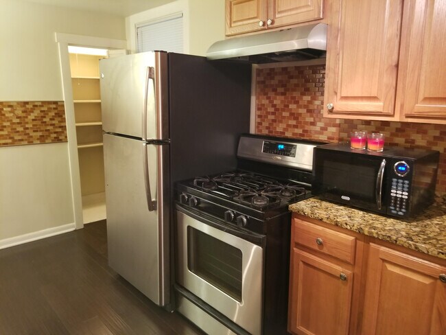 Foto del edificio - 2704 N Ashland Ave