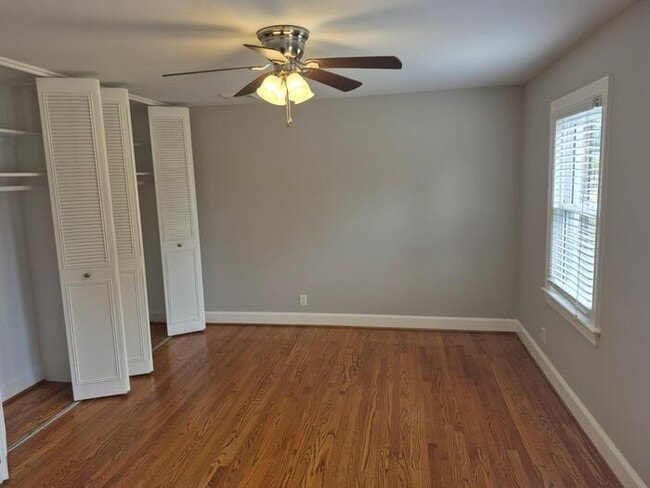 Building Photo - 3 Bedroom 2 Bath