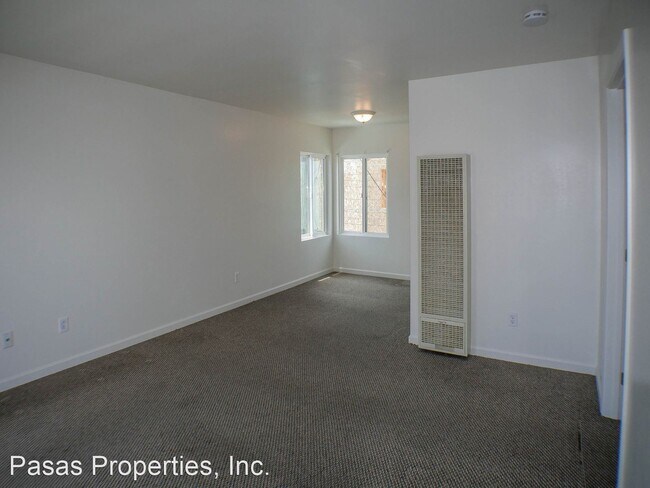 Building Photo - 810-812.5-8125 Niantic Ct