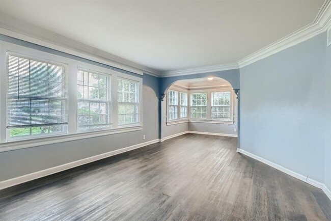 Building Photo - 611 Colonial Cir SE