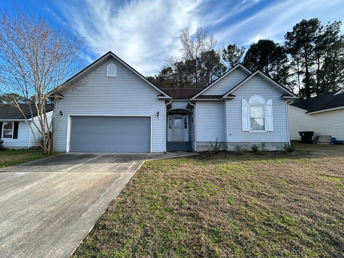 Fully Remodeled Charming Ranch Home House Rental in Summerville, SC