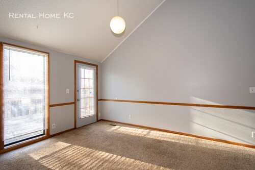 Foto del edificio - Spacious Split Level w/finished bsmt + fen...