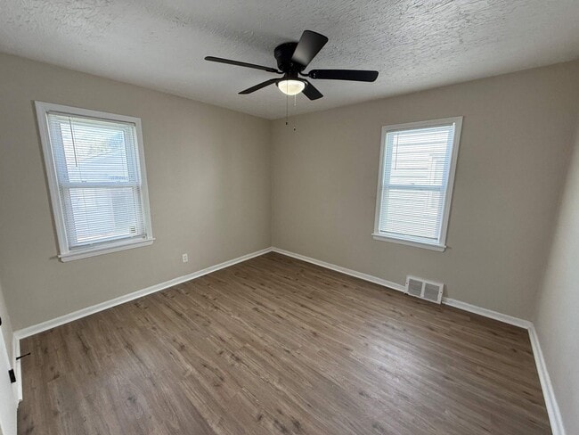Building Photo - Renovated 3-Bedroom Home – We Welcome Sect...