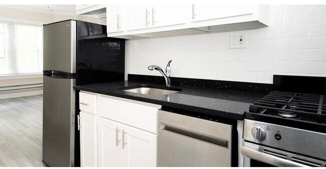 Foto del edificio - 646.5 W Roscoe St