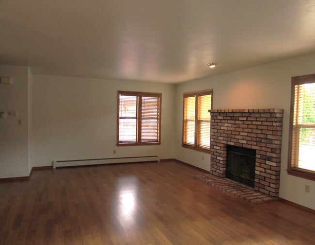 Building Photo - 520 Rado Dr