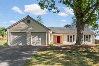 Building Photo - 1194 Meadow Oaks Dr NW