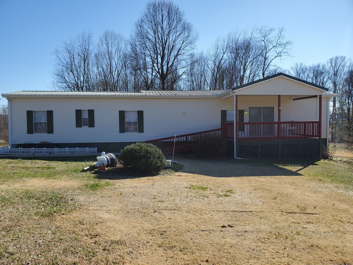 Primary Photo - 4 bedroom 2 1/2 bathroom Plus Office