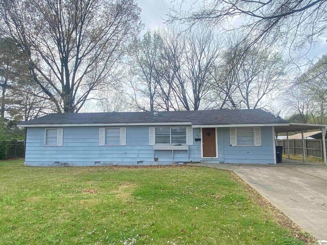 Primary Photo - 104 Laurel St