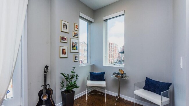 Foto del edificio - 1345 W Huron St