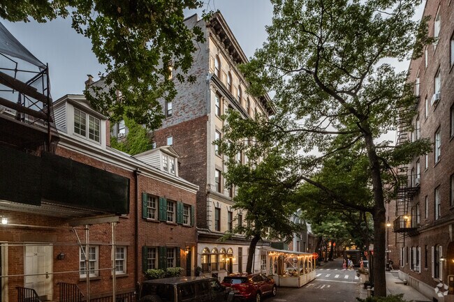 Foto del edificio - 72 Bedford St