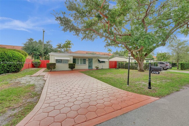 Foto del edificio - 4928 SW 24th Ave