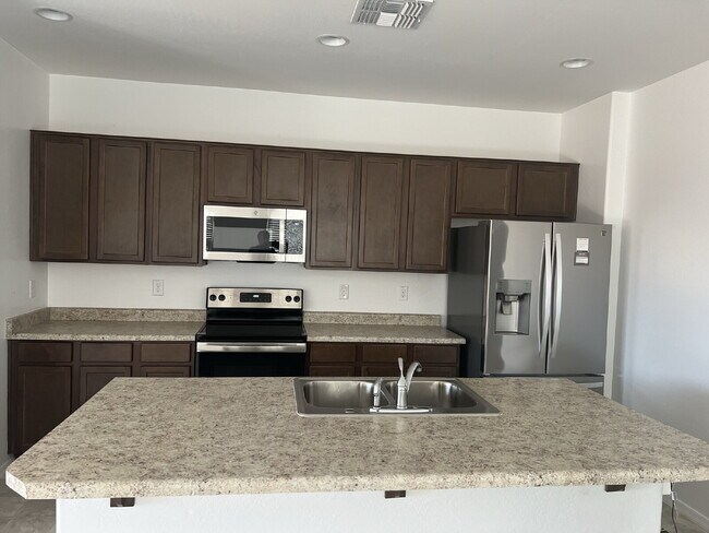 Building Photo - 4 BEDROOM RENTAL WITH 3 CAR GARAGE IN LOS PORTALES CASA GRANDE ARIZONA