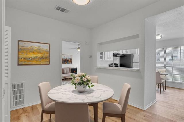 Foto del edificio - 6044 Stoneybrook Dr