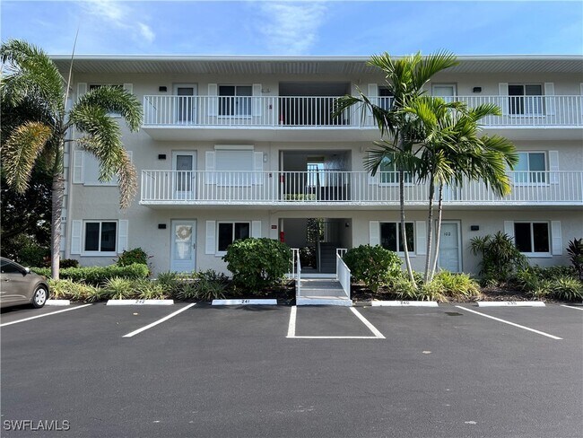 Foto del edificio - 3051 Sandpiper Bay Cir