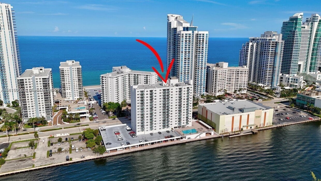 Foto principal - 3000 S Ocean Dr