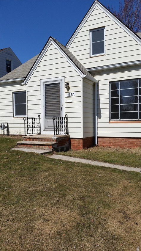 Primary Photo - 4322 Russell Ave
