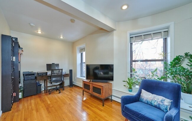 Building Photo - 36 Symphony Rd