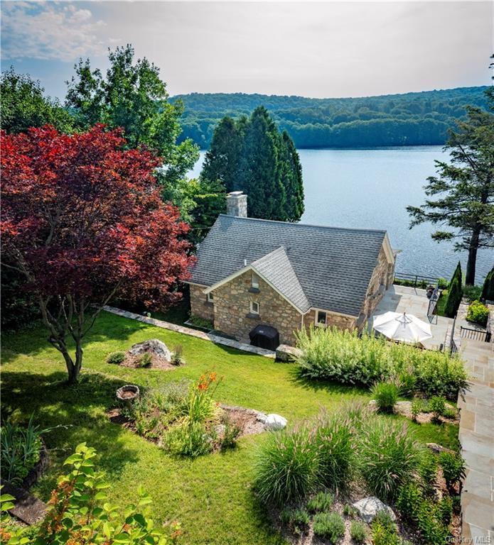 Primary Photo - 114 Lakeview Dr