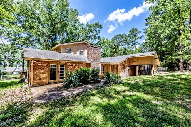 Building Photo - 401 Woodmont Dr