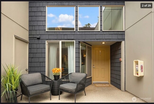Building Photo - 5847 NE 75th St