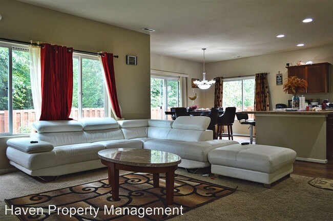 Building Photo - 4 br, 2.5 bath House - 1255 43rd St NE