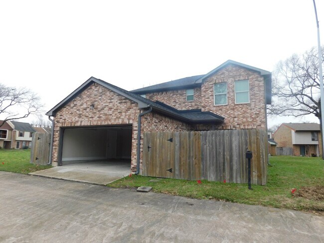 Foto del edificio - 4803 Forest Ct