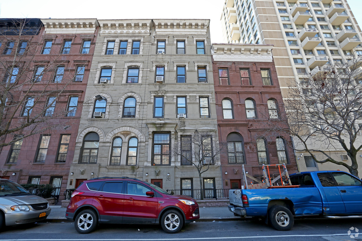 Building Photo - 68 W 91st St