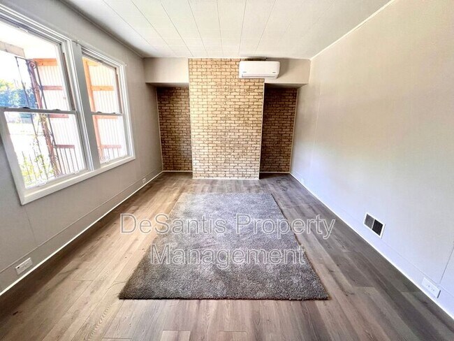 Foto del edificio - 1320 Irwin St
