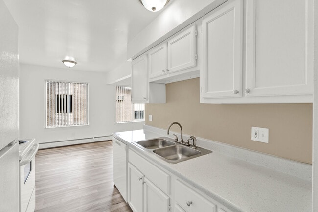 Building Photo - Parks at Concorde