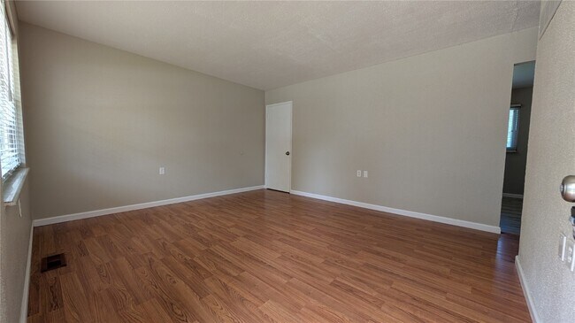Building Photo - 3220 Highgate Ln