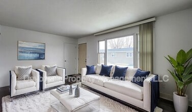 Building Photo - 525 7th Ave E