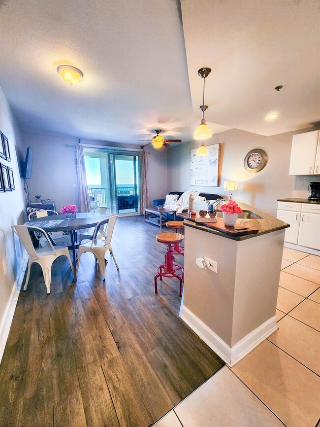 Foto del edificio - 11800 Front Beach Rd