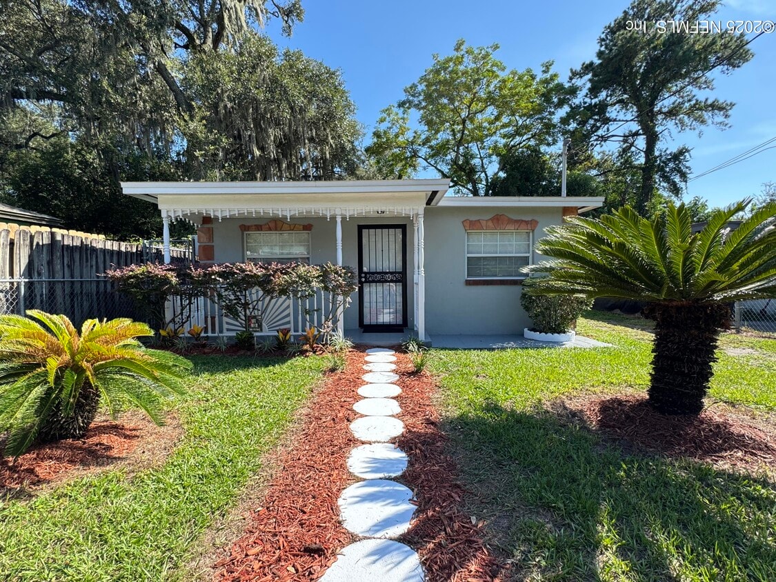 Primary Photo - 1504 Winthrop St