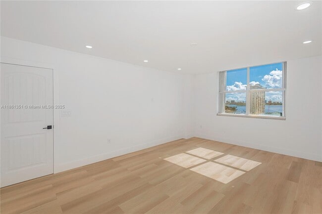 Foto del edificio - 11111 Biscayne Blvd