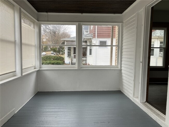 Foto del edificio - 104 Knickerbocker Ave