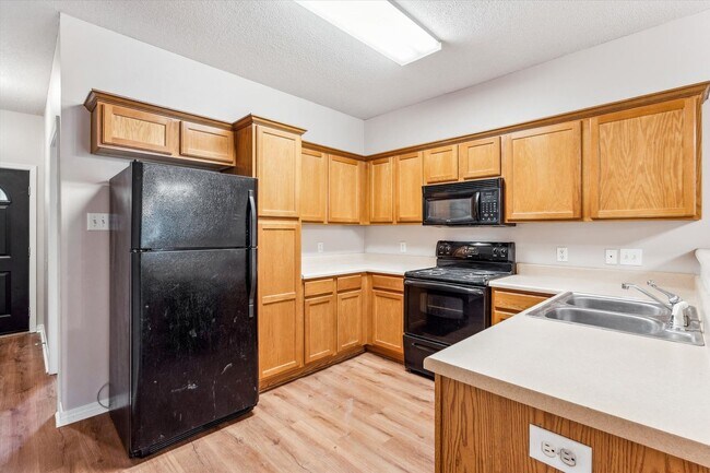 Building Photo - TOWNHOME IN WEST MOBILE