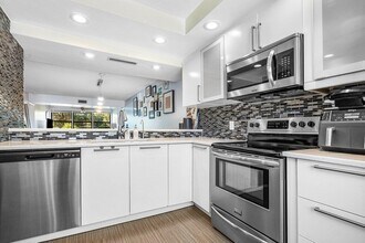 Building Photo - 6121 Balboa Cir