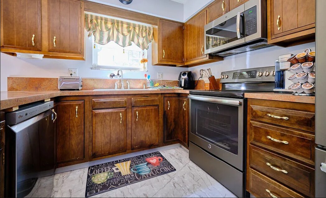 1988 Parkwood Rd, Charleston, WV 25314 House Rental in Charleston, WV