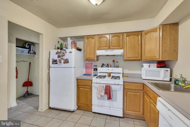 Building Photo - 17 Beau Rivage Dr