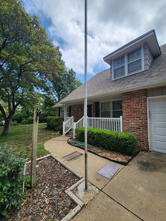 Building Photo - Wow! 5BR, 4BTH executive home for lease!